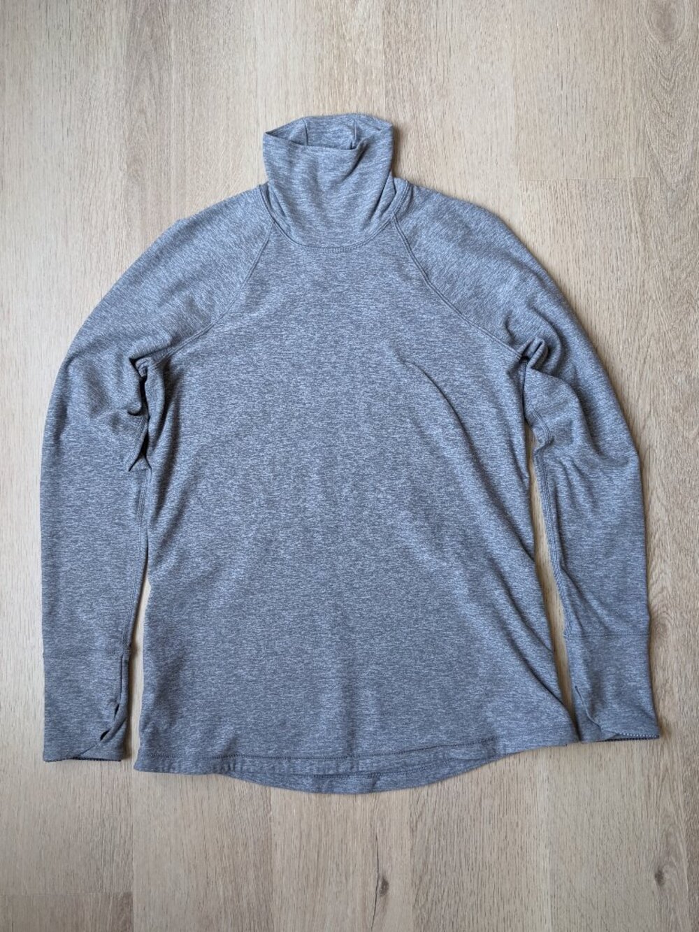 Lululemon Heathered Gray Turtleneck Pullover Thumbholes Side Snaps, size 2/4